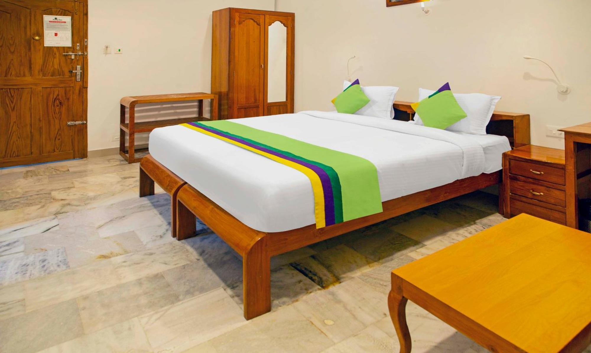 Treebo Kumily Gate Thekkady, Periyar National Park Hotel Bagian luar foto