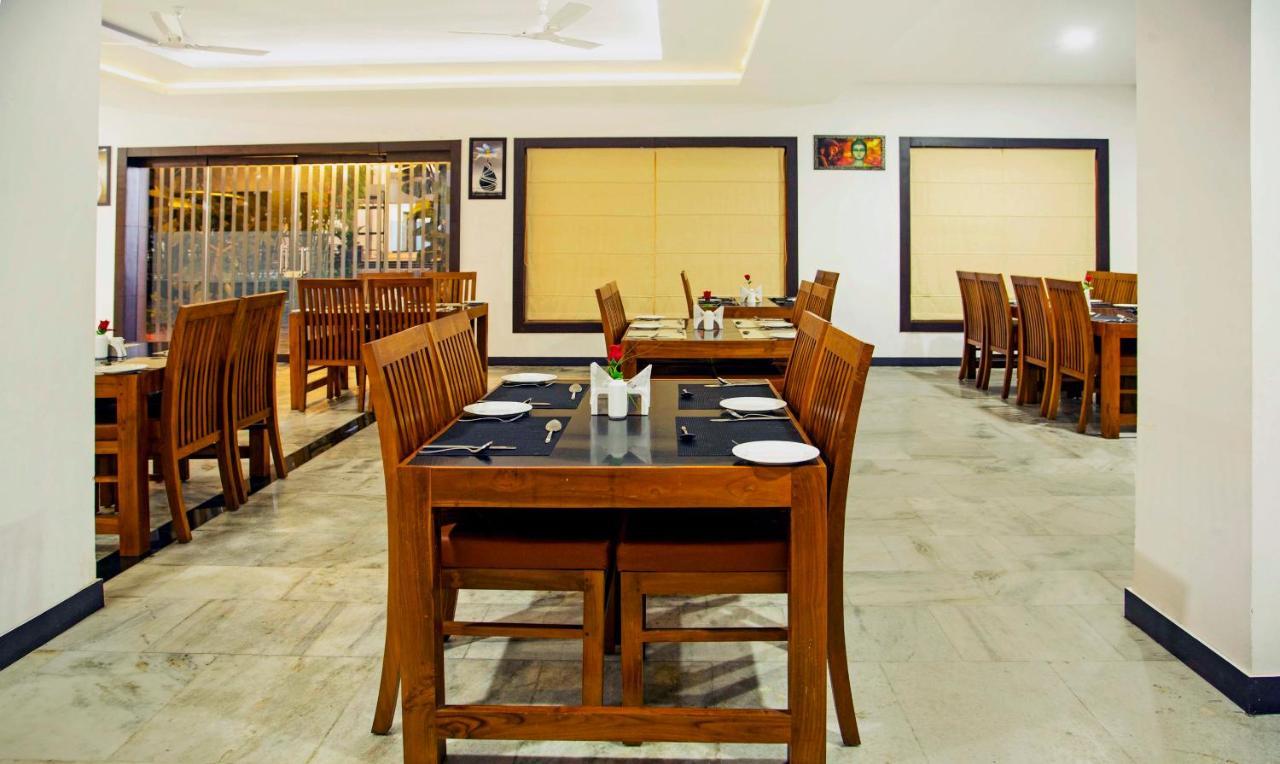 Treebo Kumily Gate Thekkady, Periyar National Park Hotel Bagian luar foto