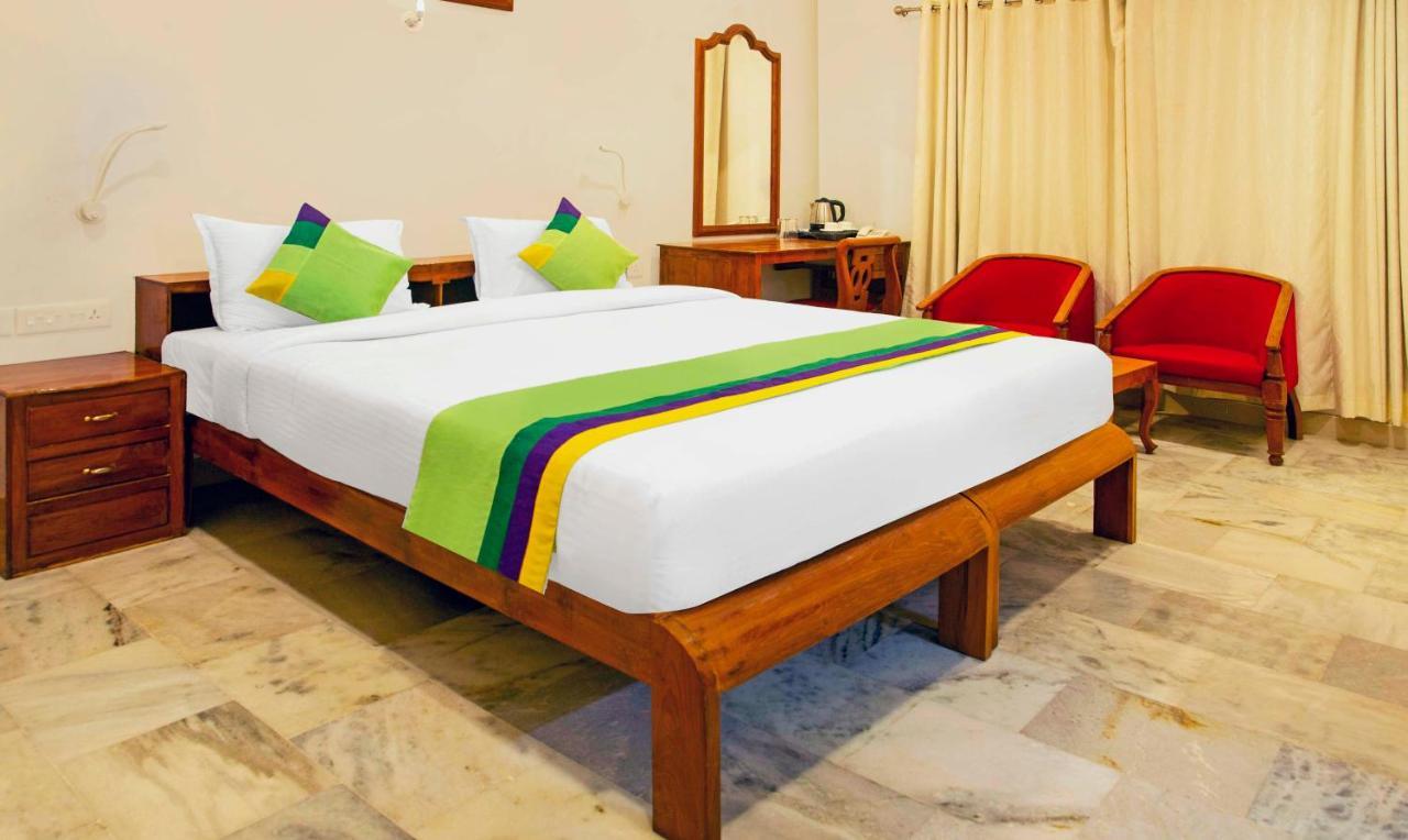 Treebo Kumily Gate Thekkady, Periyar National Park Hotel Bagian luar foto