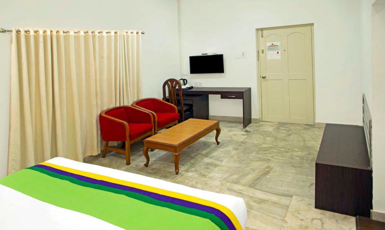 Treebo Kumily Gate Thekkady, Periyar National Park Hotel Bagian luar foto