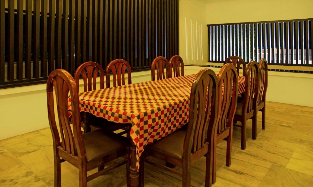 Treebo Kumily Gate Thekkady, Periyar National Park Hotel Bagian luar foto