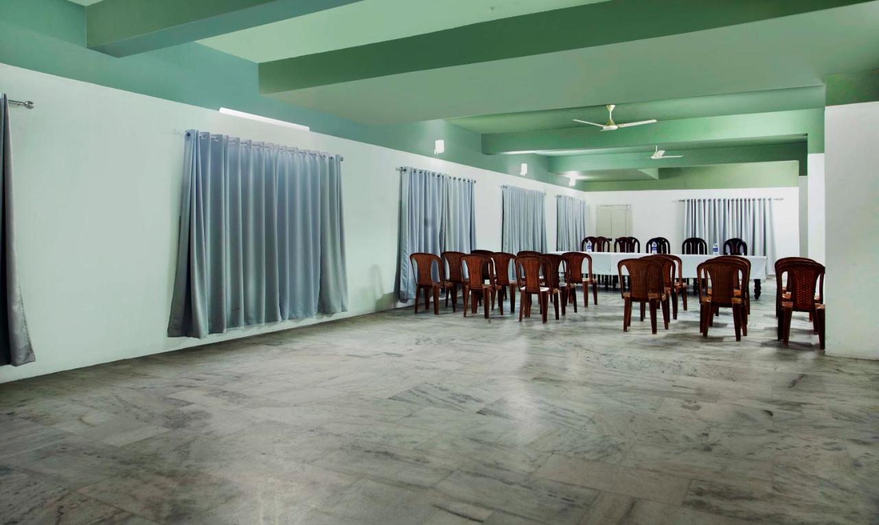Treebo Kumily Gate Thekkady, Periyar National Park Hotel Bagian luar foto