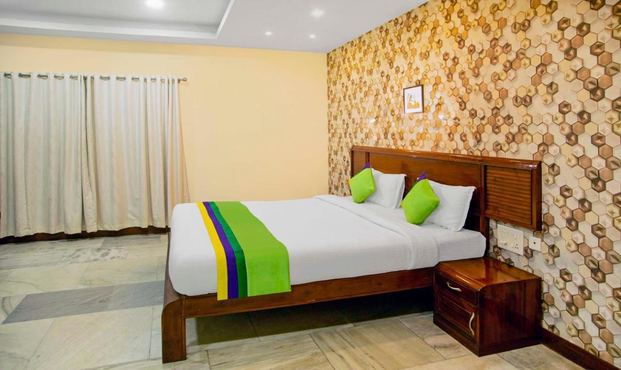 Treebo Kumily Gate Thekkady, Periyar National Park Hotel Bagian luar foto